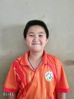นริศ สีแก้ว